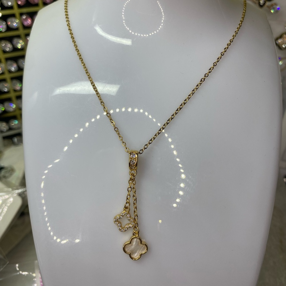Clover Elegant Gold Pendant Necklace
